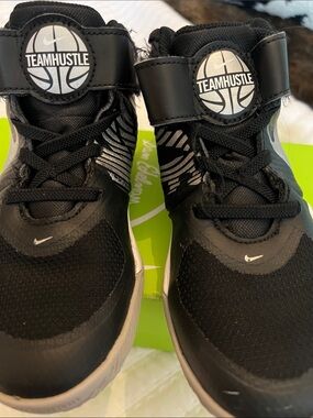 Nike Kids Black and White Team Hustle Basketball Sneakers